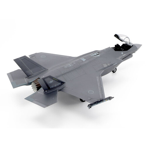 Tamiya Lockheed Martin F-35A Lightning II 1:72 Scale Model Kit 60792