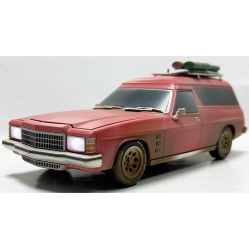 DDA Spectra Rides Max's Dirty Version Holden HJ Panelvan 1:24 Scale Light Up Plastic Car DDALU15